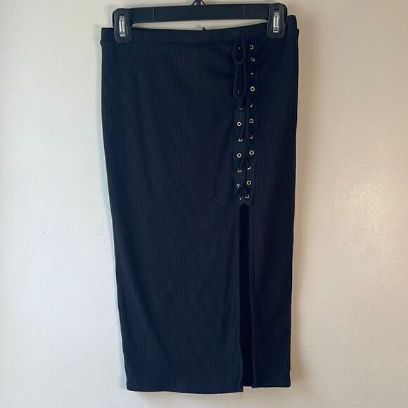 Windsor Black Knit Ribbed Stretch Slit Midi Skirt Lace + Grommet Detail M - Picture 1 of 6